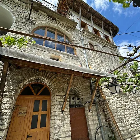 게스트하우스 Salaria Gjirokastër